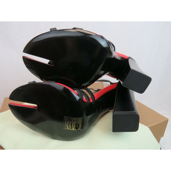 NIB BURBERRY HOVE BLACK LEATHER BUCKLE ANKLE STRAP THONG SANDALS PUMPS 39 ITALY - Picture 10 of 12